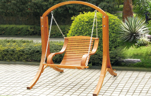 Top 3 mẫu xích đu gỗ ngoài trời được lòng chị em bạn không nên bỏ lỡ